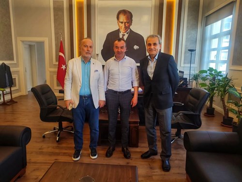 Güney Gazetesi imtiyaz sahibi Ali Adalıoğlu Kaymakamımız Sayın Alp Eren Yılmaz'ı ziyaret etti. 
